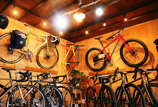 エイリン丸太町店の特徴「自転車」