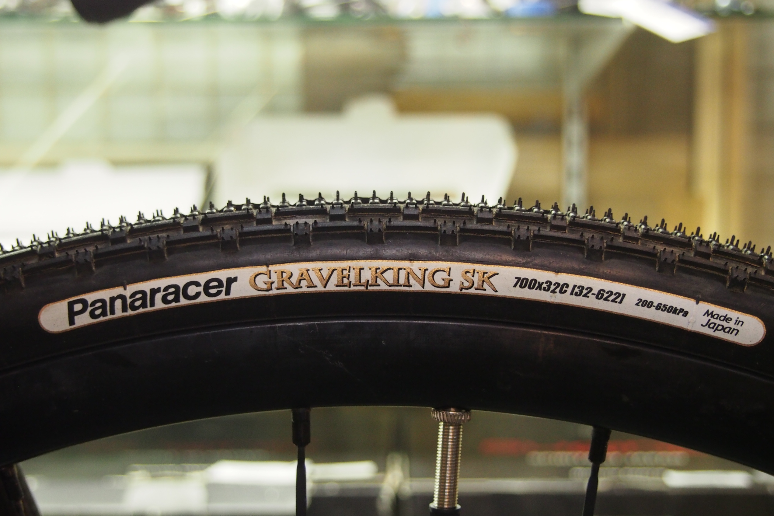 Blog オンロードもオフロードも快適 グラベル ツーリングにオススメタイヤ Panaracer パナレーサー Gravel King Sk グラベルキング Sk 京都のスポーツ自転車専門 エイリン丸太町店