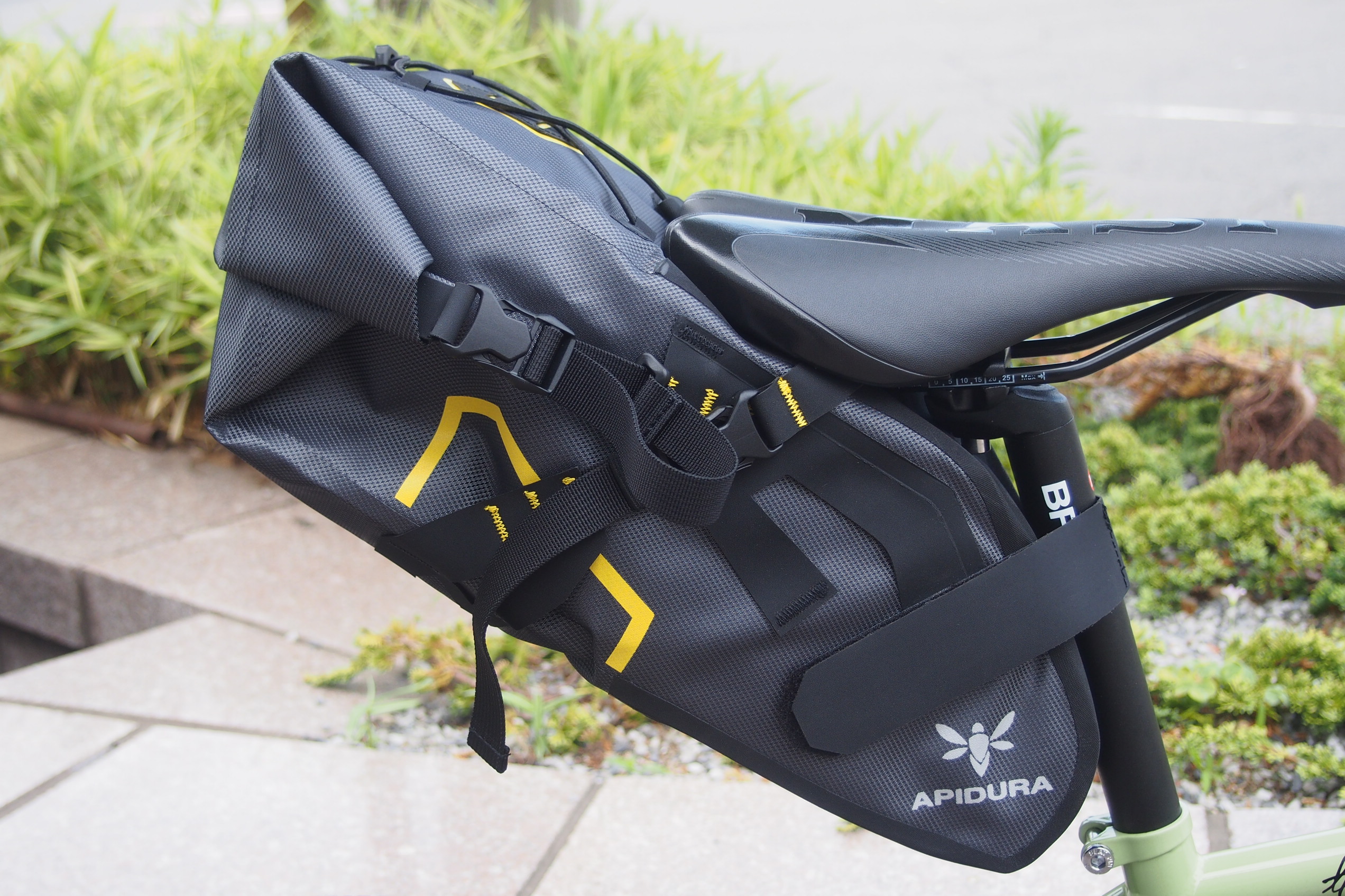 apidura ミディアム サドルバッグスポーツ/アウトドア - バッグ