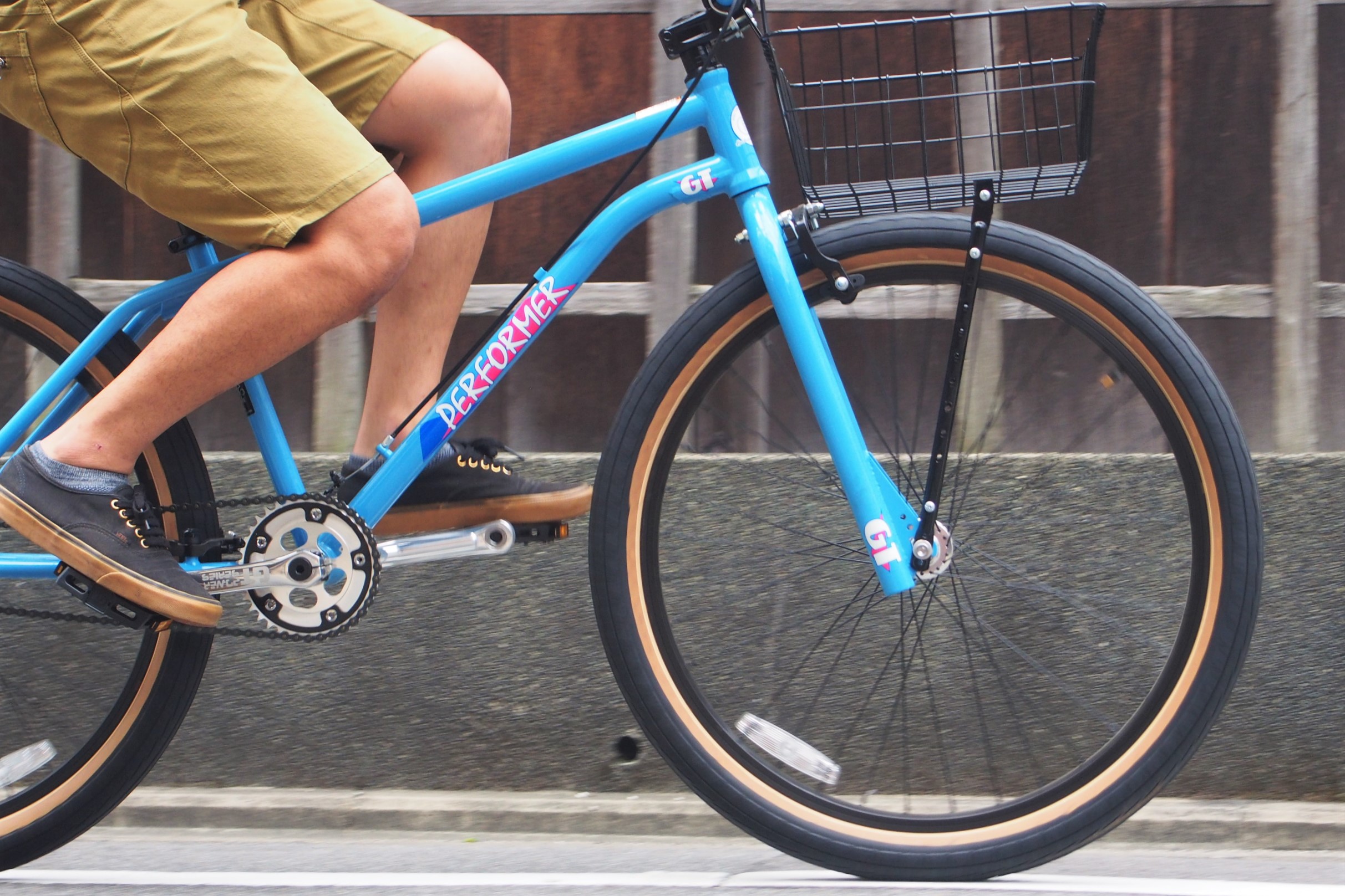 Blog 街乗りにgood バスケットも良く似合う ８０ Sデザイン復刻の26インチbmx Gt ジーティー Performer Pro パフォーマープロ 17 京都のスポーツ自転車専門 エイリン丸太町店