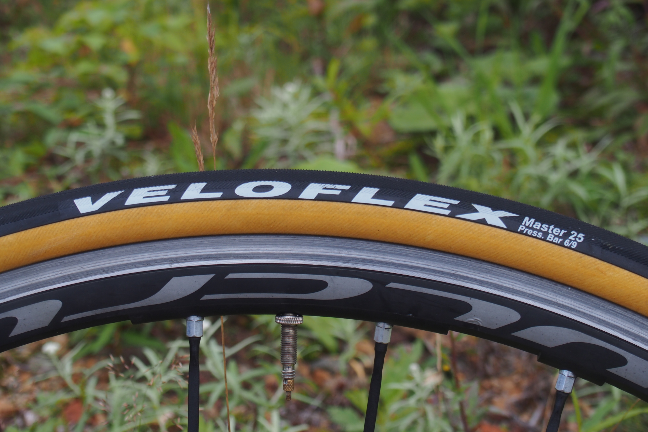 Blog 軽量 高いグリップ性能 しなやかな乗り味 高性能ロードバイクタイヤの筆頭 Veloflex Master マスター 25ｃをインプレしてみました 京都のスポーツ自転車専門 エイリン丸太町店