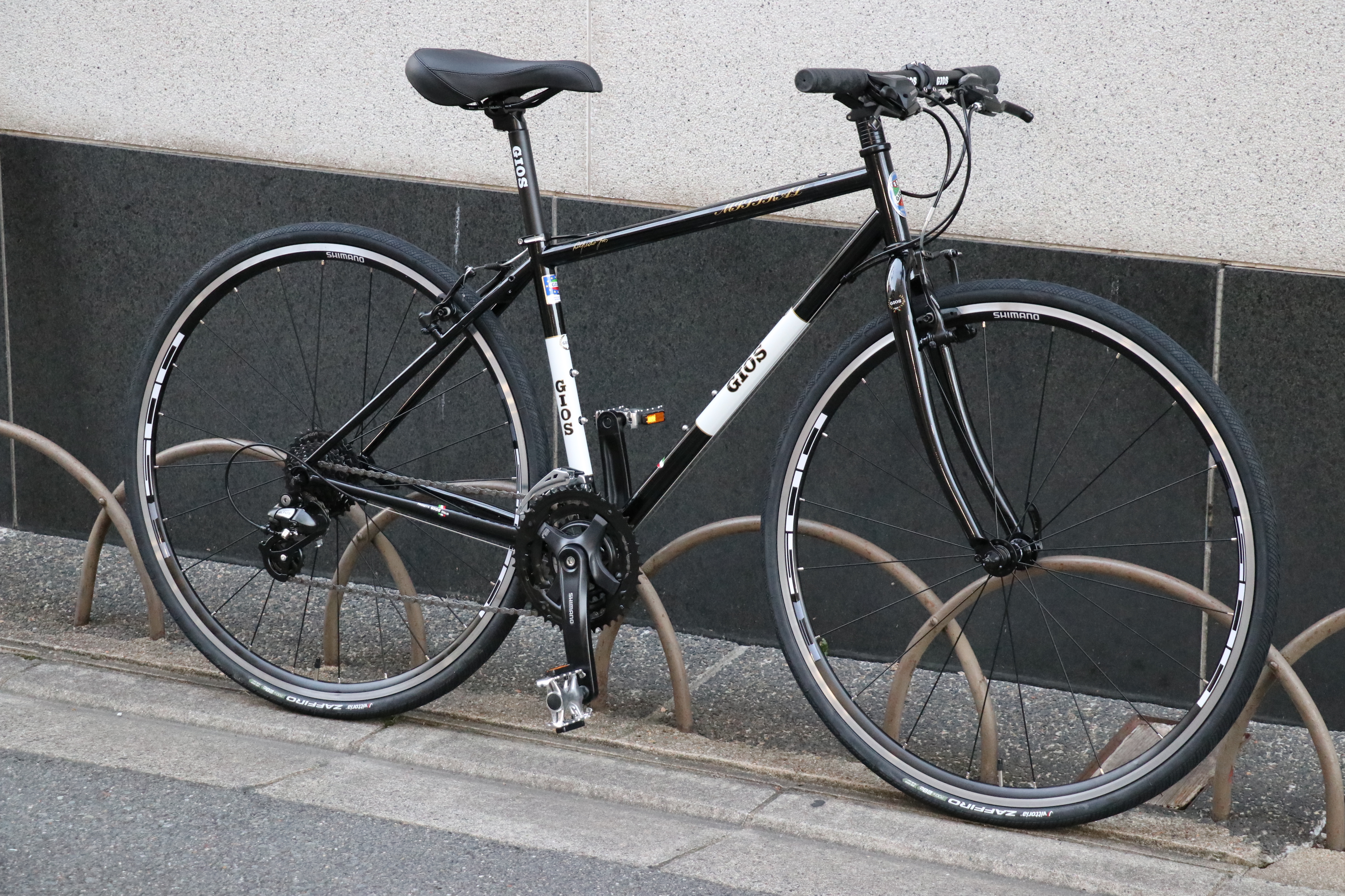 BLOG 高い人気！高いコスパ！のクロスバイク代表モデル【 GIOS / ジオス ２０１８モデル 】MISTRAL CHROMOLY（ミストラル  クロモリ ）ＮＥＷカラー”BLACK”入荷しました！ | 京都のスポーツ自転車専門 エイリン丸太町店