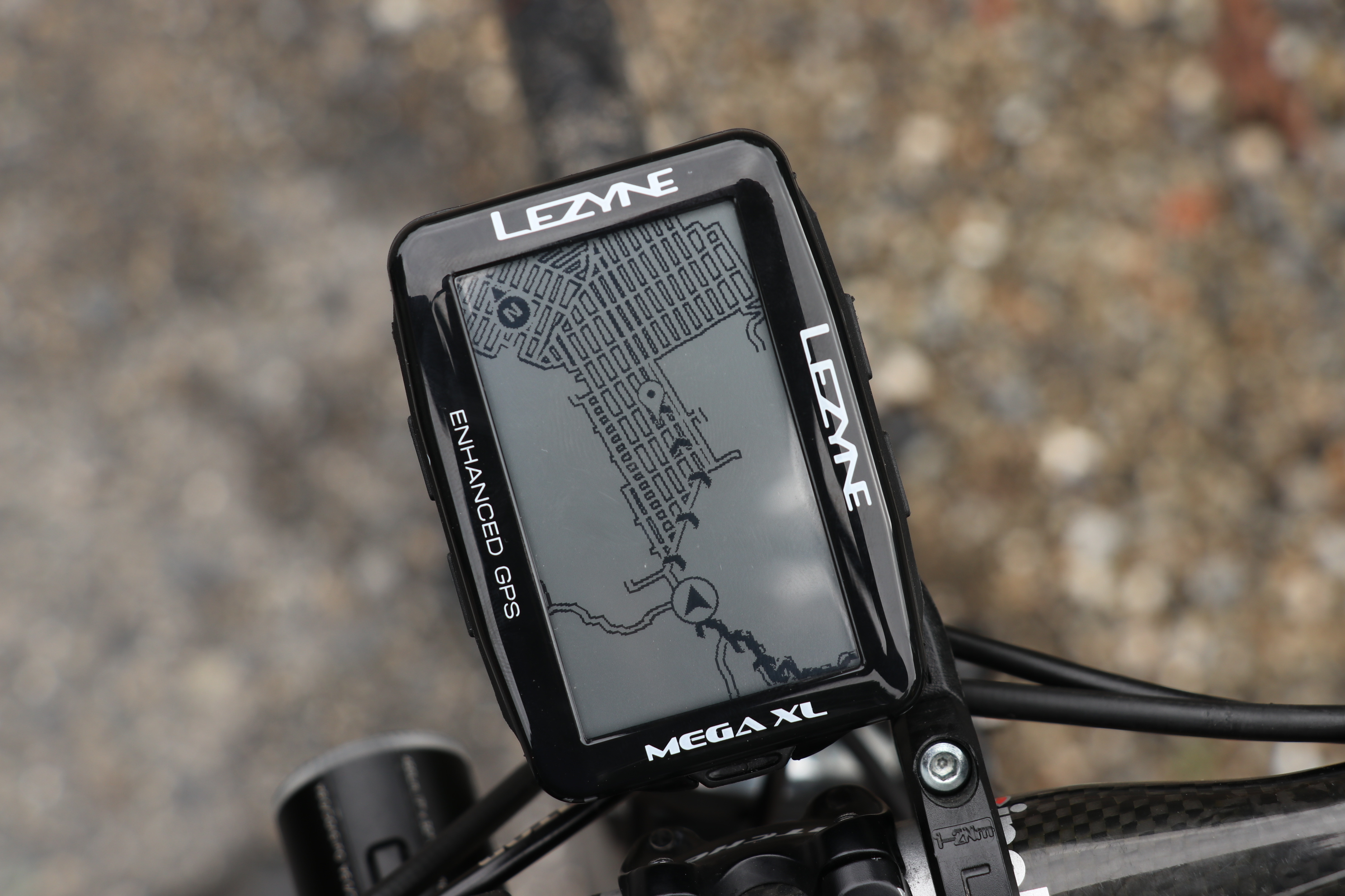 BLOG シャープなデザインにコスパ最強のマップ機能付きサイクルコンピュータ LEZYNE | レザイン MEGA XL GPS  C GPS |  京都のスポーツ自転車専門 エイリン丸太町店