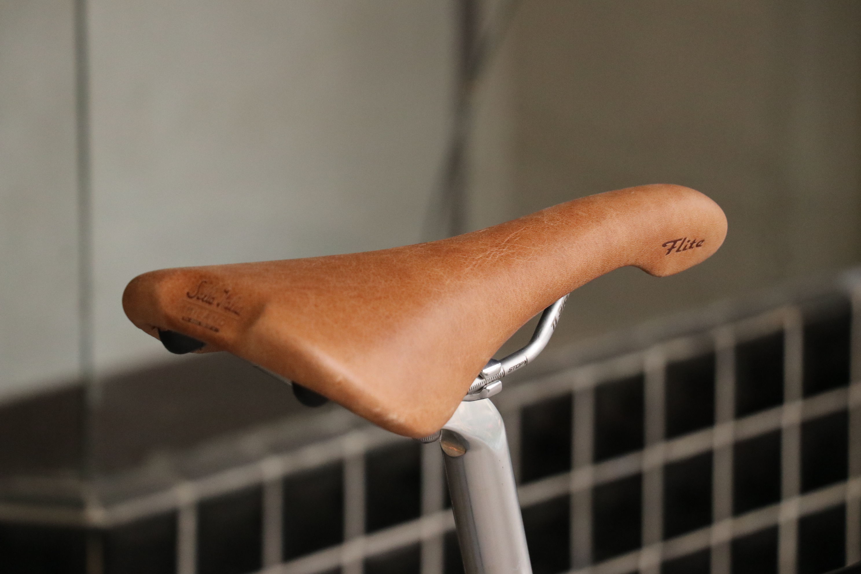 Blog 雰囲気抜群のモダンクラシックサドル 老舗ブランドsellaitaliaの定番サドルflite Turboに新モデルmilanoシリーズが登場ですよ 京都のスポーツ自転車専門 エイリン丸太町店