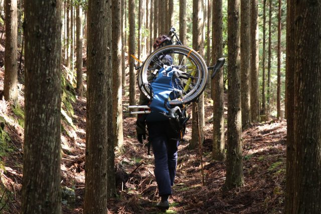 バイクパッキングではなくバイクをパッキング.　道なき道を行こう ”林道（グラベル）バイク＆ハイキング”の巻