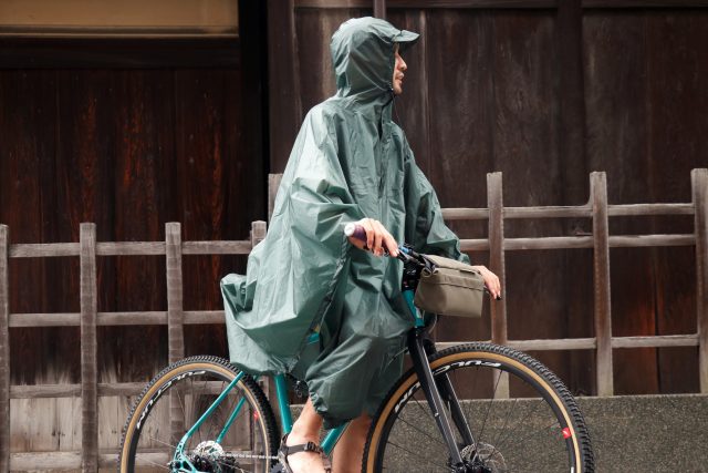 雨の日の自転車を快適に！【 FAIRWEATHER / フェアウェザー 】 PACKABLE RAIN PONCHO （パッカブル レイン ポンチョ）