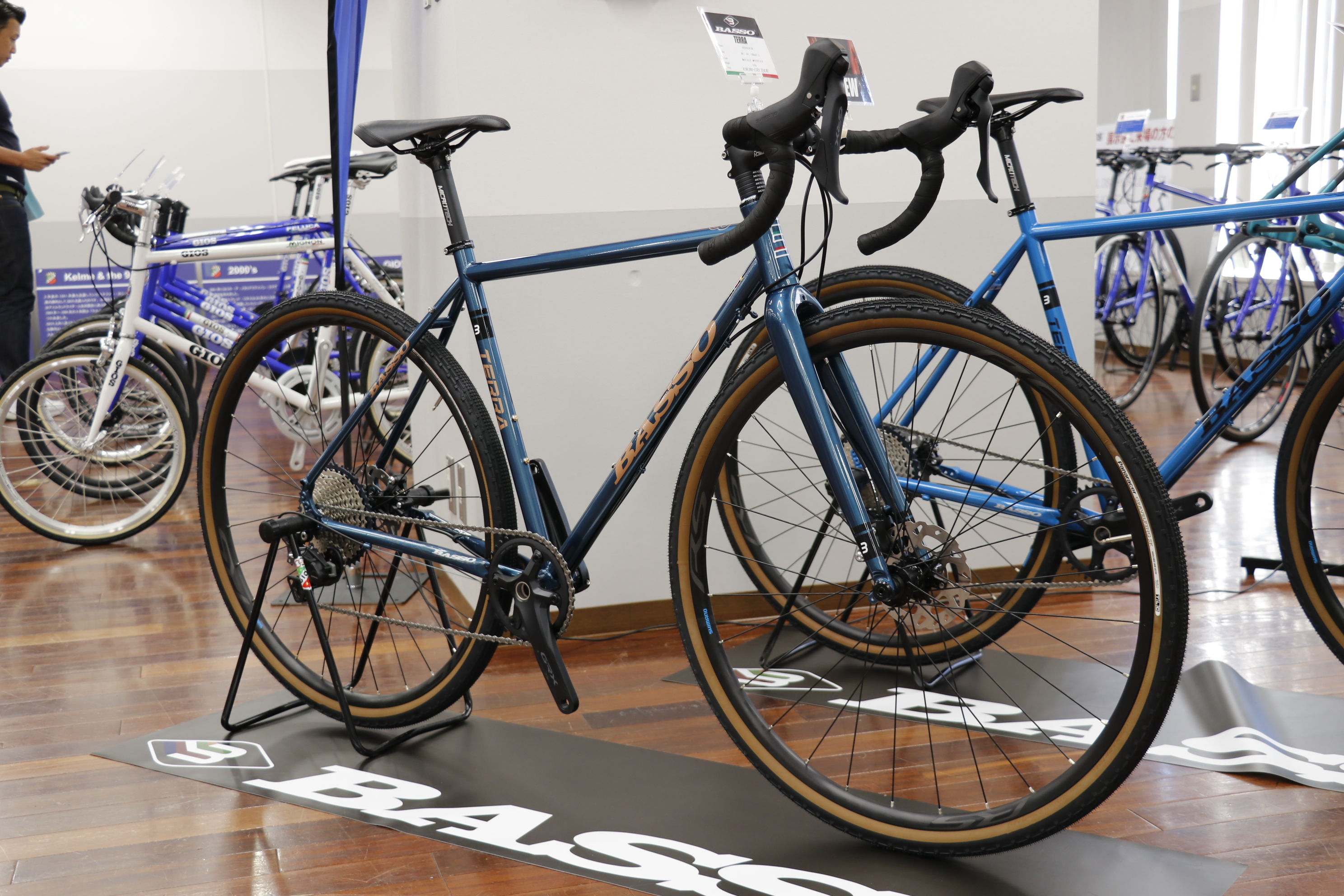 Blog 再入荷 参考重量9 5kgと軽量です ロードバイク グラベルバイクの中間的立ち位置 Basso バッソ 21モデル Terra テラ 京都のスポーツ自転車専門 エイリン丸太町店