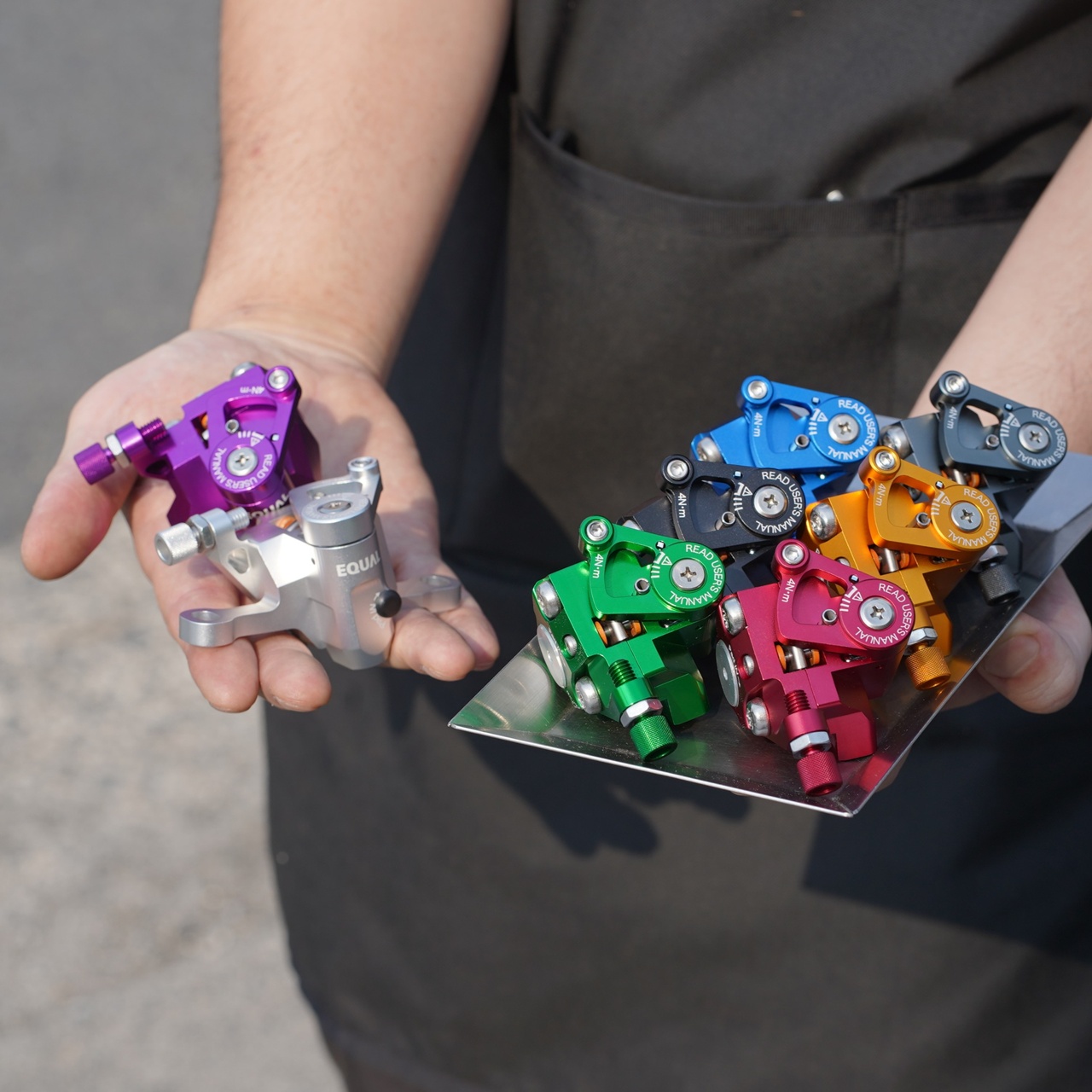 EQUAL ディスクブレーキキャリパーセット 限定カラー 油圧式