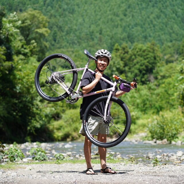 【STAFF BIKE】ポップとストイックとクレイジーを行き来する暴れん坊。【BASSI BIKES】HOG’S BACK