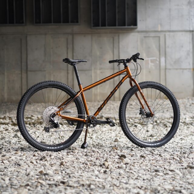 【KONA 2026】山でも街でも旅でも。UNIT Xが最強な理由