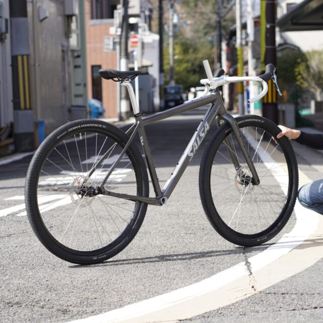 ディープな自転車屋にやたらと愛される、アルミ・シングル対応の謎グラベル【SALSA】Stormchaser