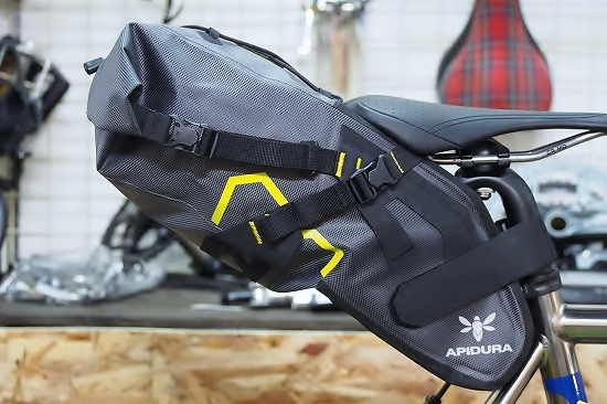 APIDURA ロードバイク用サドルバッグ(ミディアム) - バッグ